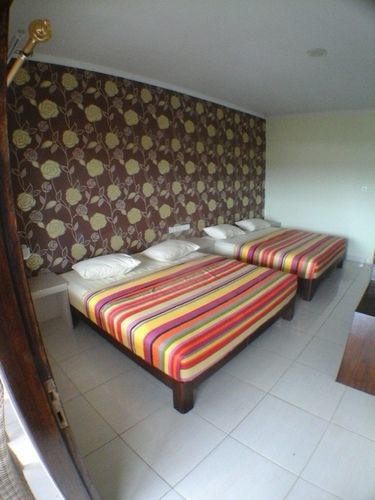 Holiday Beach Inn Pangandaran Bagian luar foto