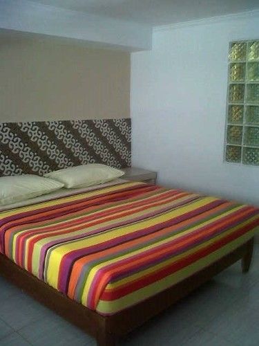 Holiday Beach Inn Pangandaran Bagian luar foto