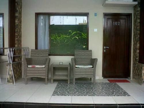 Holiday Beach Inn Pangandaran Bagian luar foto