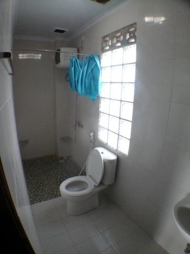 Holiday Beach Inn Pangandaran Bagian luar foto